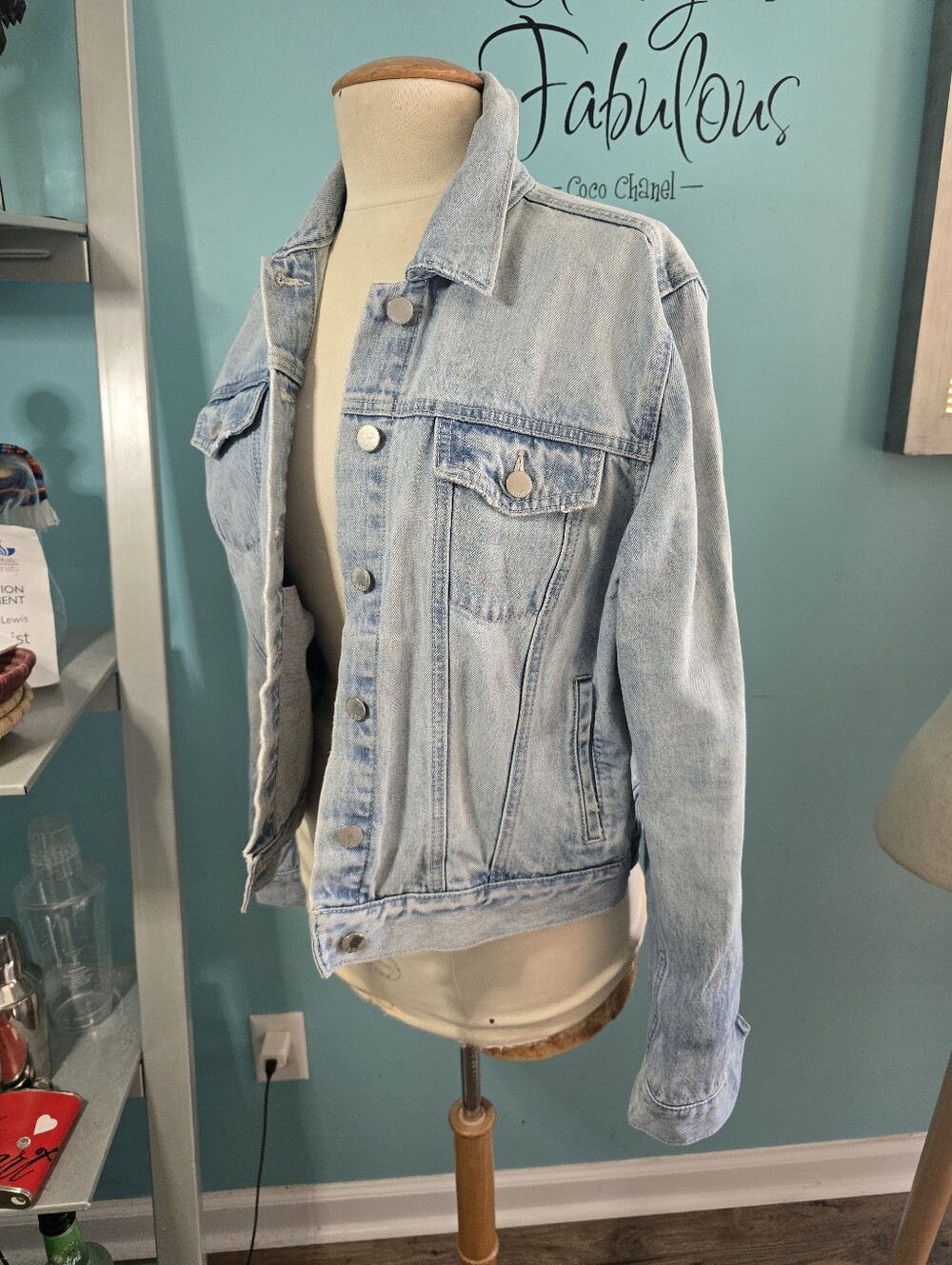 Timeless and Chic GAP Light Blue Denim Jacket - Picture 2 of 6
